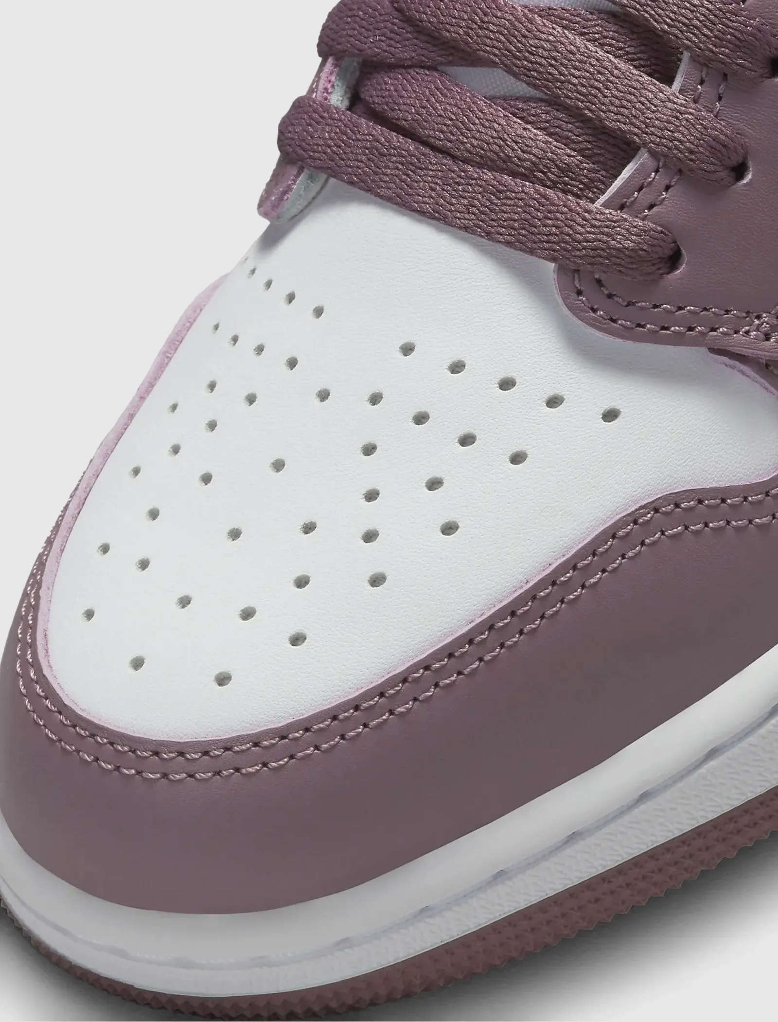 AIR JORDAN 1 RETRO HIGH OG MAUVE