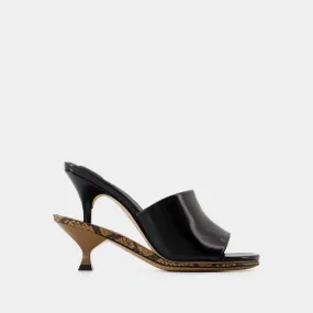 JACQUEMUS Elegant Dual-Strap Flat Sandals