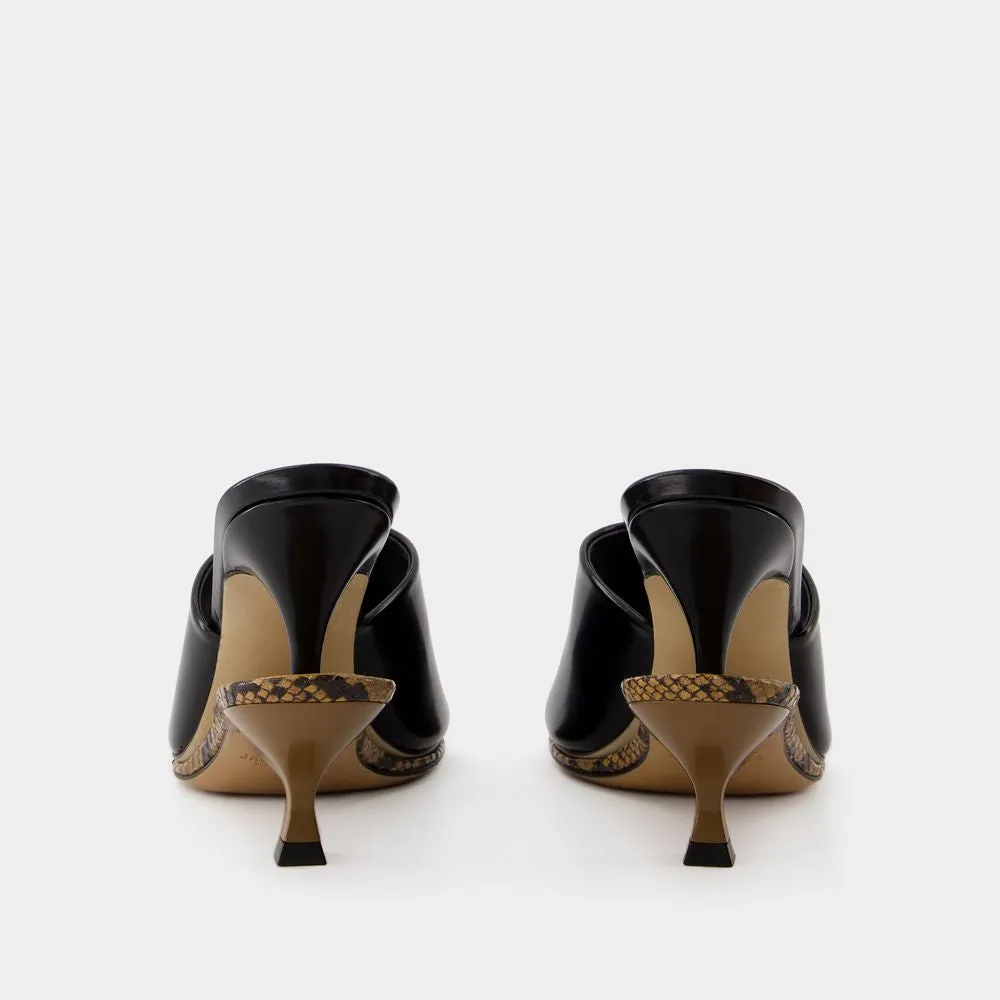 JACQUEMUS Elegant Dual-Strap Flat Sandals