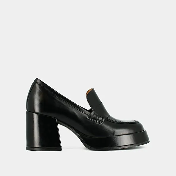 Platform loafers in black leather