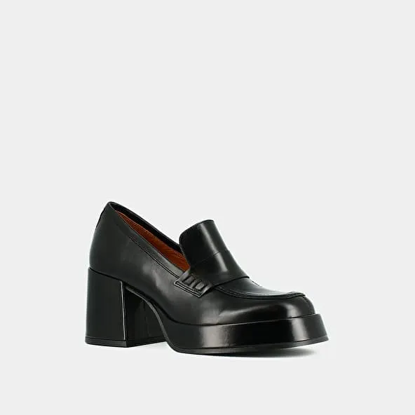 Platform loafers in black leather