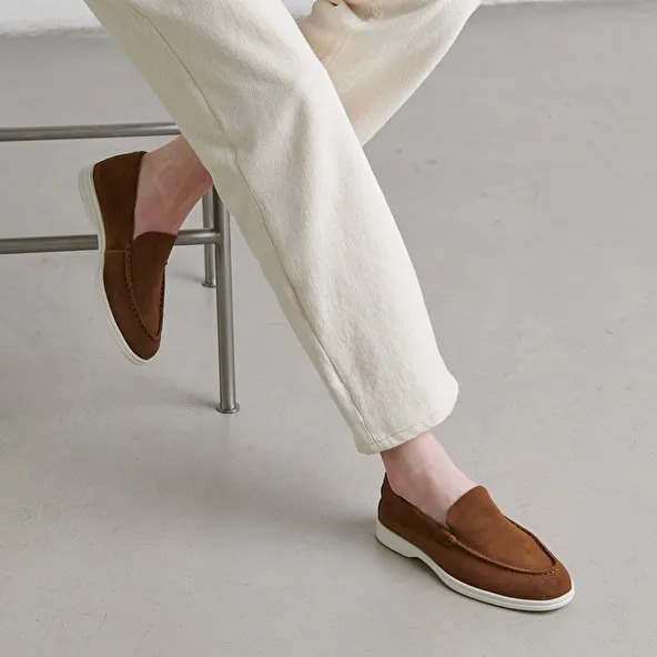 Round-toe loafers in cognac suede