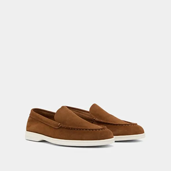 Round-toe loafers in cognac suede