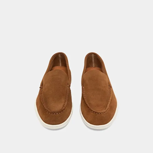 Round-toe loafers in cognac suede