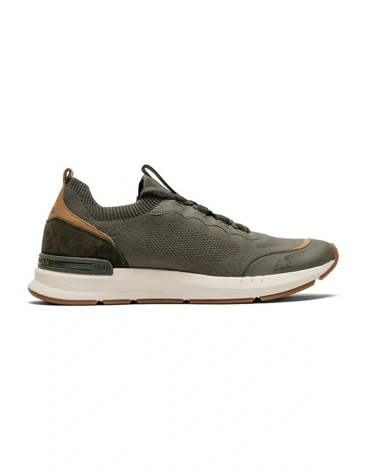 Runner Flow Sneaker in Olive