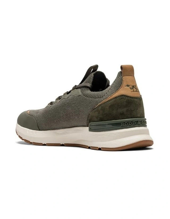 Runner Flow Sneaker in Olive