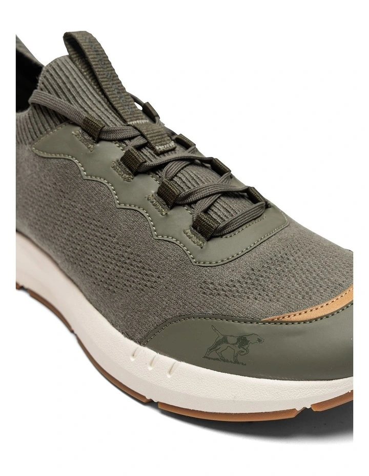 Runner Flow Sneaker in Olive