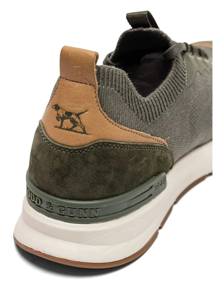 Runner Flow Sneaker in Olive