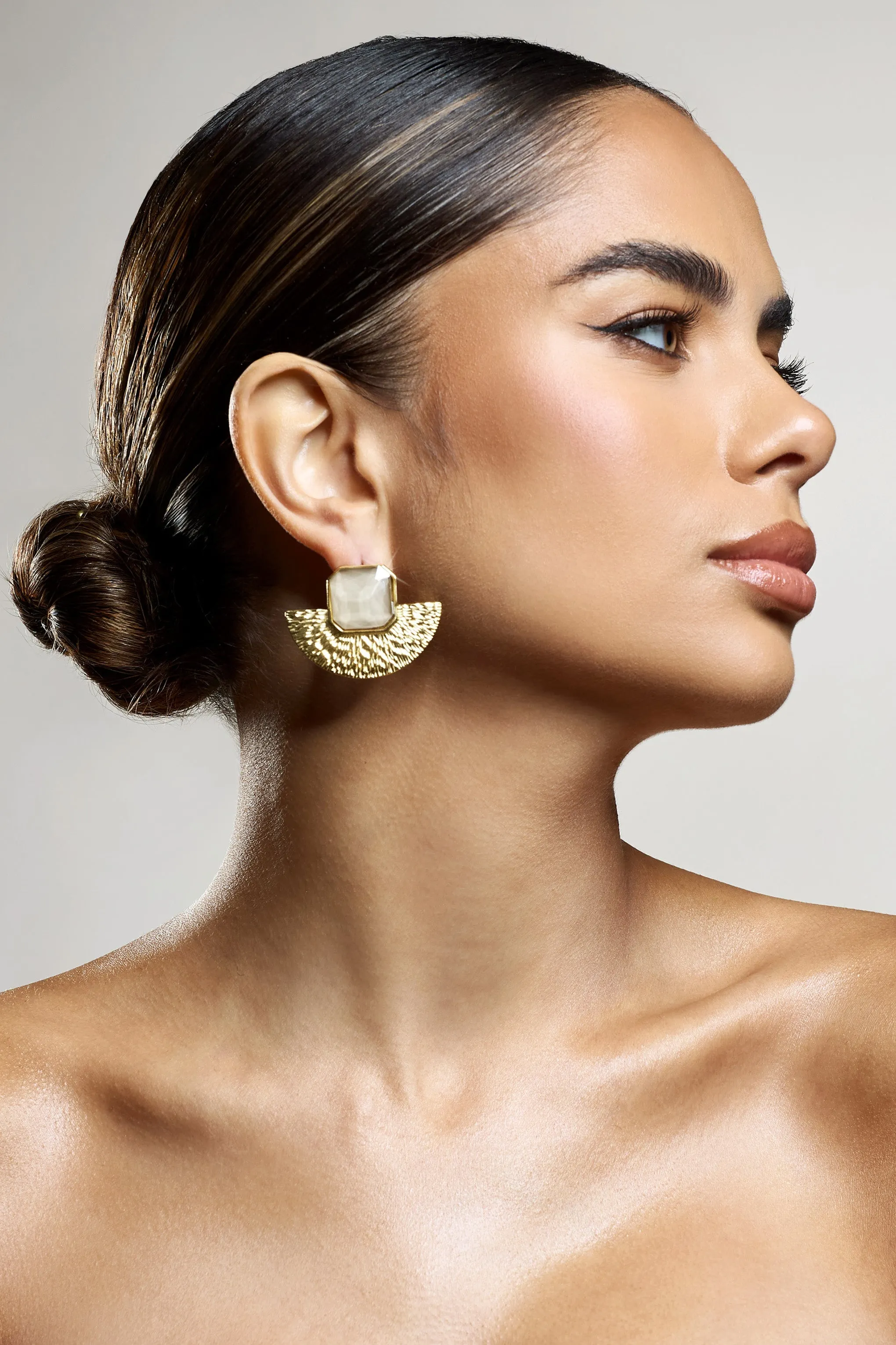 Selma | Nude Pendant Half Disc Gold Earrings