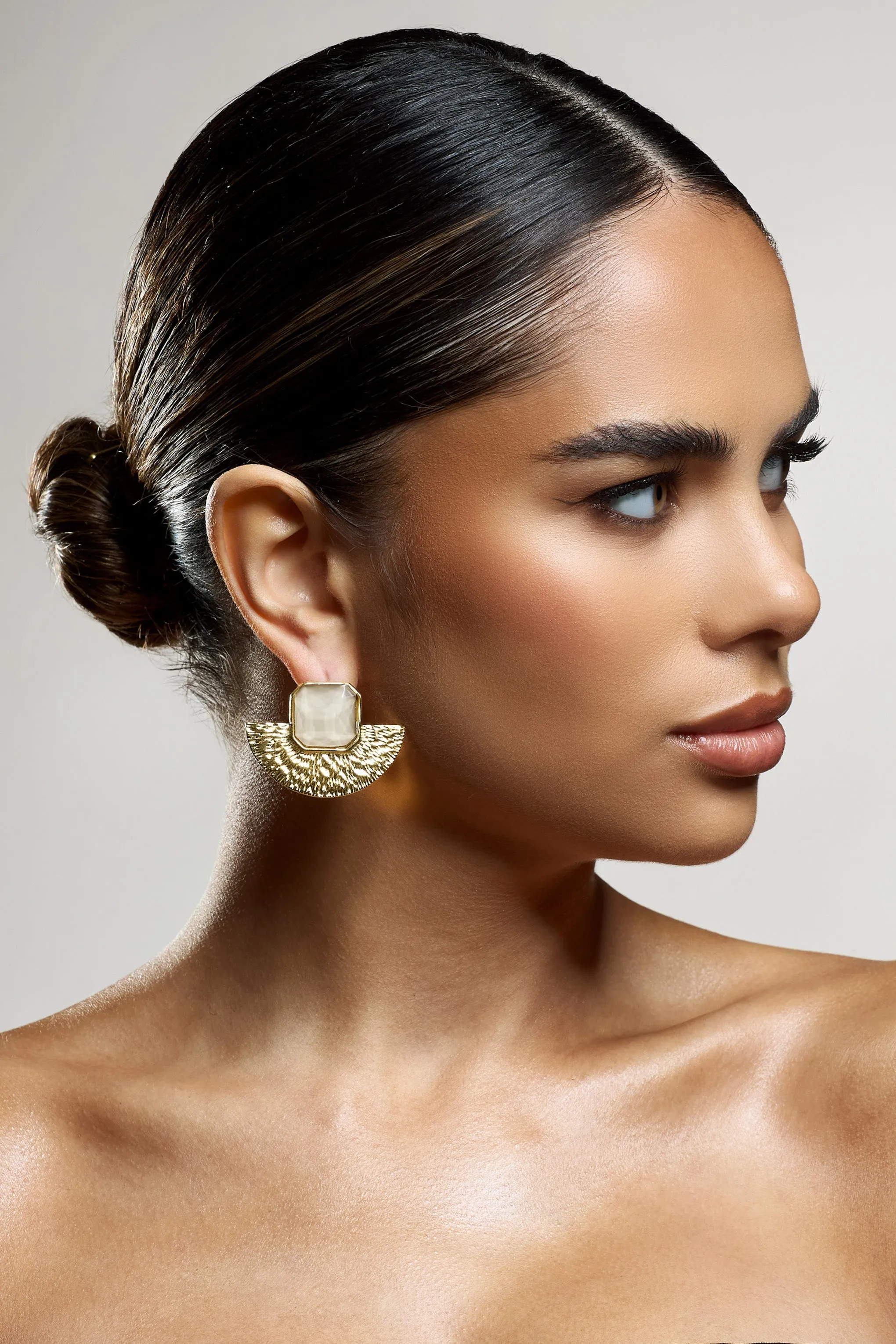 Selma | Nude Pendant Half Disc Gold Earrings