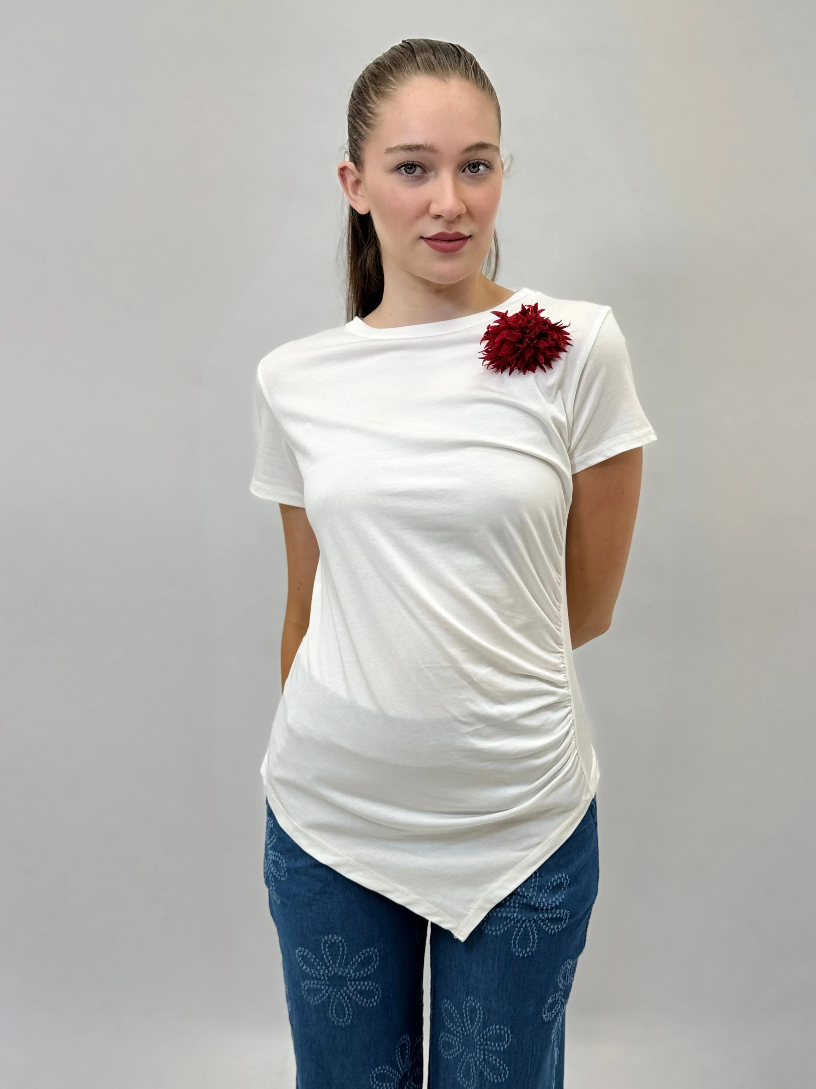 T-shirt petite con fiore